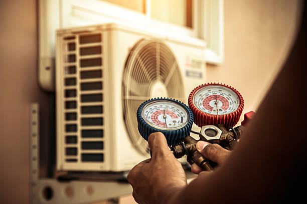 Professional Hvac technician working in Saint Matthews, SC